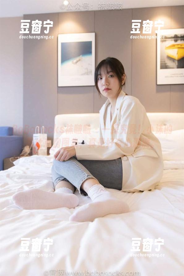 BoBoSocks袜啵啵-小沫 BoBoSocks袜啵啵 - 一探究竟!小沫的黑丝私房图集,真是好奇心满满。