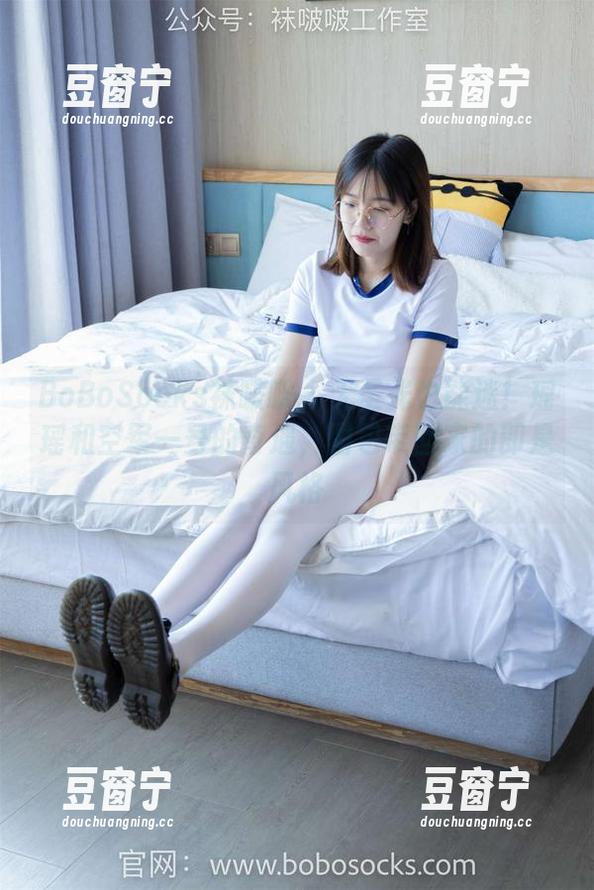 BoBoSocks袜啵啵-瑶瑶 BoBoSocks袜啵啵 - 无圣光也能迷!瑶瑶和空军一号的奇遇,图包带回家的即是风格
