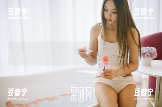 GIRLT果团网 - 空中漫步，黄歆苑分享她的空姐写真，谁说必须在飞机上？