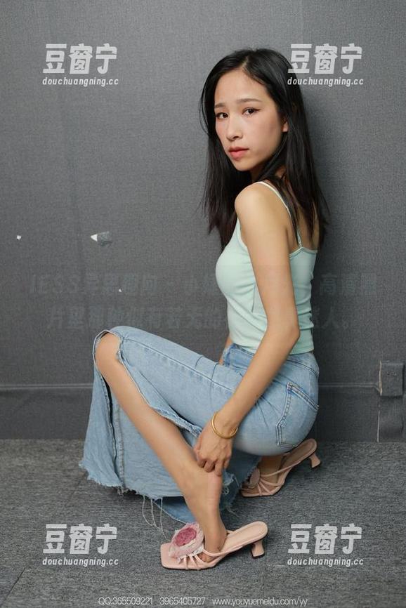 IESS异思趣向 - 小婕的白月光，高清照片里那种似有若无的神秘感真迷人。