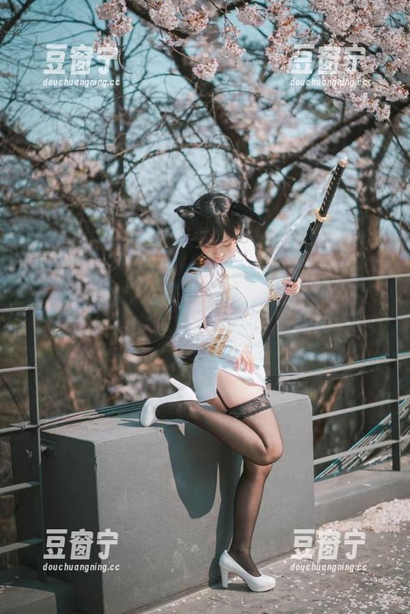 指尖轻触，Mimmi(밈미)美脚合集架起一座无形的桥梁。