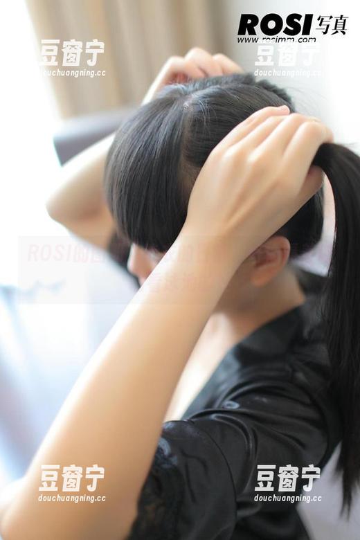 ROSI ROSI的图册,泳衣的日常:好像隔着玻璃看泳池的娃
