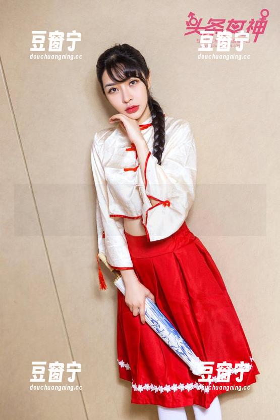 TouTiao头条女神-郭婉婷 TouTiao头条女神 - 郭婉婷私拍:当秘书也是一种美丽的表达