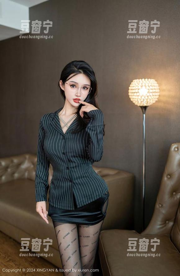 XINGYAN星颜社-韩雨嘉 XINGYAN星颜社 - 难以置信啊,韩雨嘉的粉色图集每一张都如此高清,感觉我快要掉进画里了!