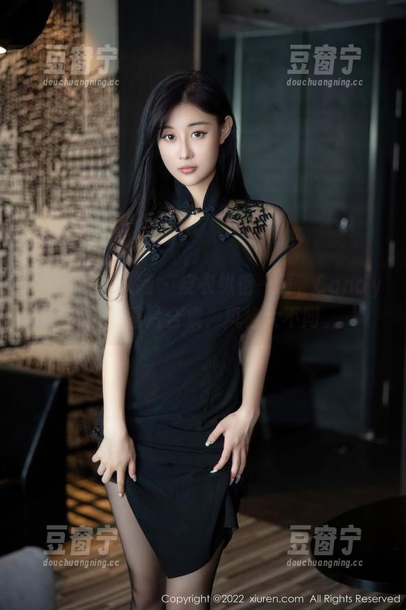 Xiuren秀人网 - 皮衣纵情一夏，Candy糖糖的图片合集，风格大不同。