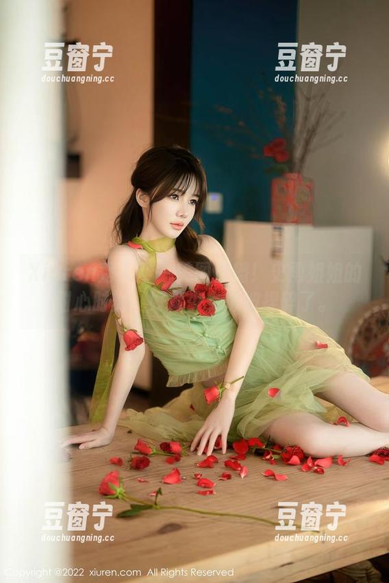 Xiuren秀人网-史雨姐姐 Xiuren秀人网 - 美图直播!史雨姐姐的甜心时刻,好像少女心被捏碎了。