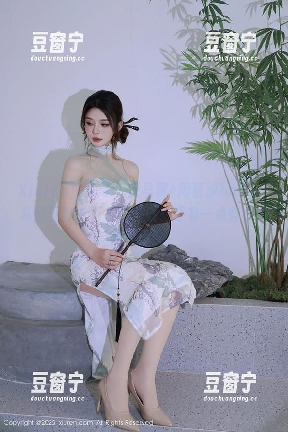 Xiuren秀人网 - 双马尾+周慕汐baby，私房写真中不止是好看，还有一点些小懒癌的俏皮！
