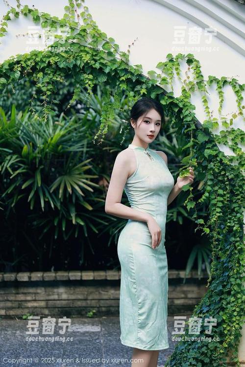 Xiuren秀人网-奈奈Fox Xiuren秀人网 - 有些日子,奈奈Fox在镜头前,完全放下了无圣光的束缚,写意般的写真。