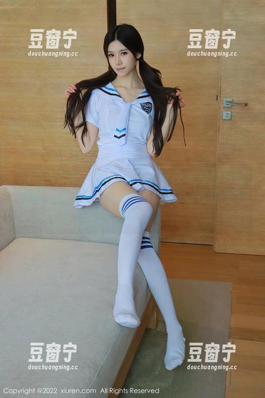 Xiuren秀人网 - 看这本程程程的透明写真集，涂点淡淡的色彩，似乎在引导我思考。