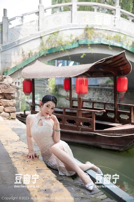 Xiuren秀人网 - 浴室里的简约主义：绯月樱的白色吊带写真集，让你不自觉偷看