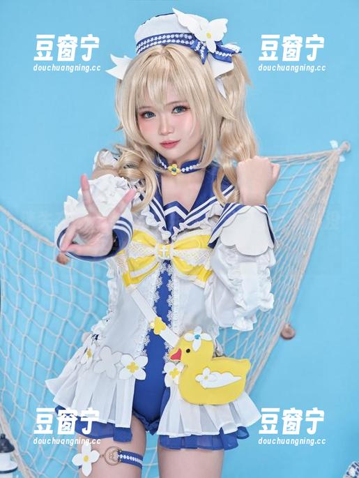 迷失在ZinieQ的猫娘制服里，图片虽然没圣光，却依然让人眷恋