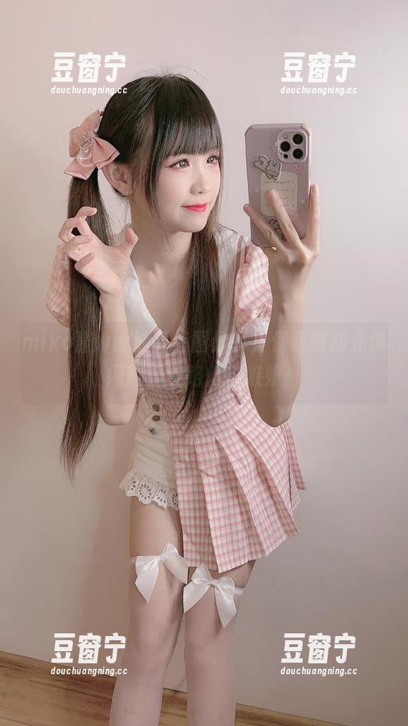 miko酱ww油亮套图分享，保你时刻光泽闪耀，连路灯都嫉妒！