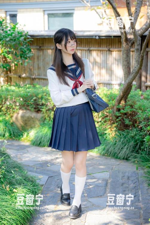 nagisa魔物喵 海风和少女的组合——nagisa魔物喵的cos原图好像在撒娇