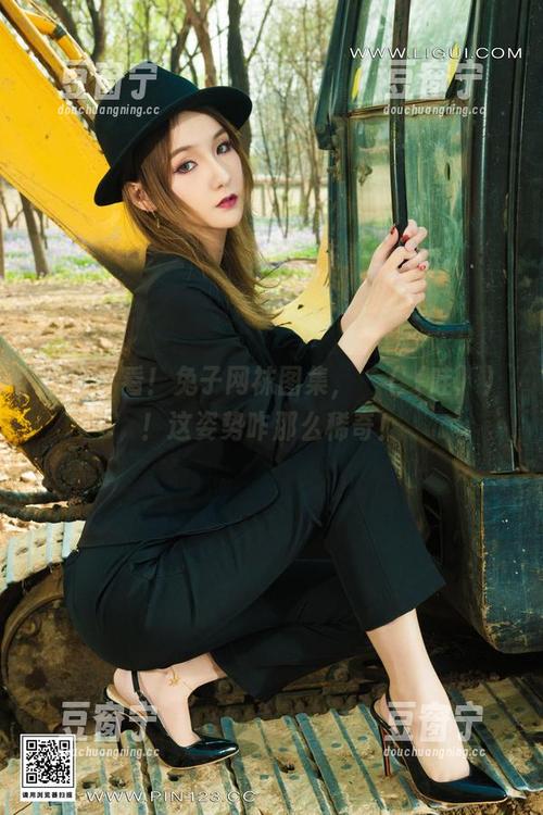 丽柜-兔子 丽柜 - 看!兔子网袜图集,व((哇))!这姿势咋那么稀奇!