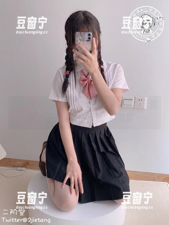 二阶堂宅绘子 在线瞧瞧二阶堂宅绘子的连衣裙,今天的裙摆轻轻在风中舞动,真有趣~