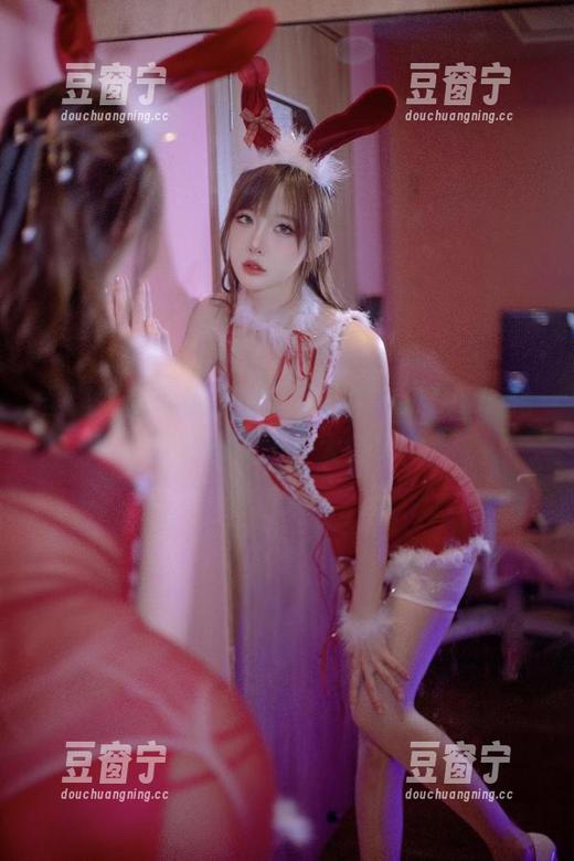 圣诞特辑写真正在上演，余多多Dudu化身节日女王，太会了！