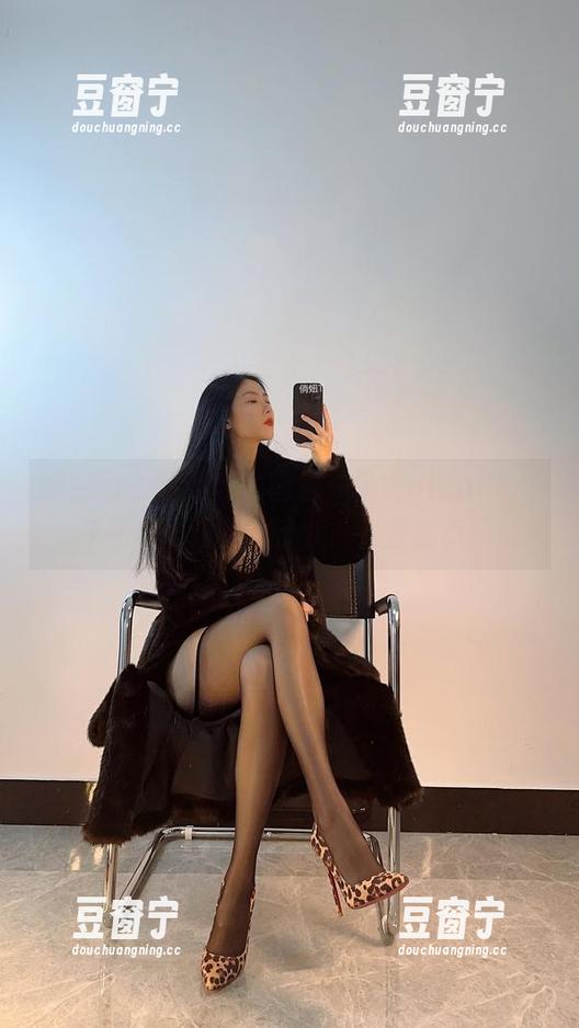 俏妞qiaoniuTT 微密圈 - 精选内衣图包,俏妞qiaoniuTT的美丽让我想了太多奇怪的事。