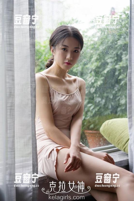 克拉女神-珊珊 克拉女神 - 珊珊在私房合集开战运动风,我偷偷想:我是不是也要买一套这样的装备?