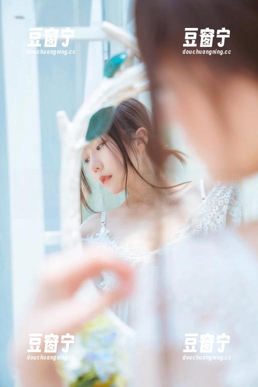 私房图集速报：坏露露香宝的碧蓝航线里，莫妮卡好像多了点俏皮眼神？