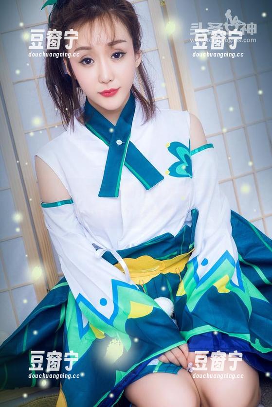 头条女神-李思彤 头条女神 - 李思彤的纯白风潮:这张图让我忍不住要分享给朋友们!
