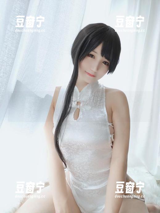 小仓千代w的时刻，黛朵礼服写真太美，下载动作都有点犹豫