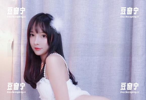 小小奶瓶儿 小小奶瓶儿的泳装特辑,专治你一切的不开心和夏天的焦虑!