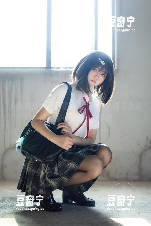 少女秩序 - 灰丝定制的作品，小满总是能捕捉那一缕缥缈的柔和