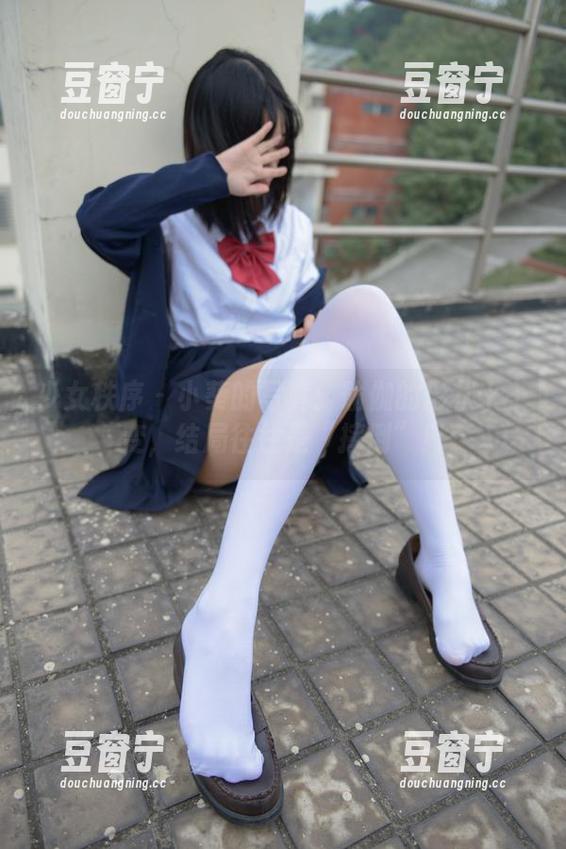 少女秩序 - 小葵的写真：瑜伽的形状千千变，结局往往是“摔倒”！