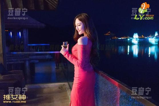 推女神 - Kiren_程程程的最新图册，泳装加持，今天你在线发光了吗？