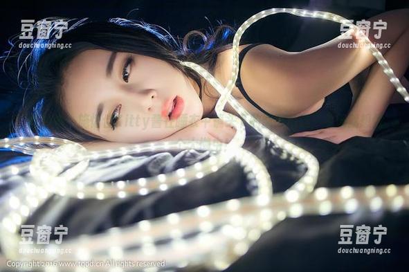 推女神-施忆佳Kitty酱 推女神 - 施忆佳Kitty酱在睡衣中镜头下的慵懒精选,今天就想做个大懒虫!