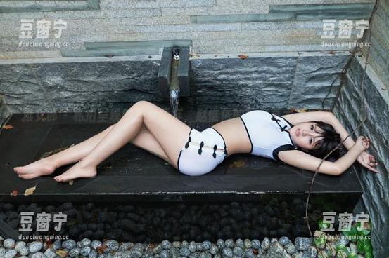 推女郎 - 私拍呈现的少女模样，赵惟依的脑洞真大，愿意尝试每一种姿势…