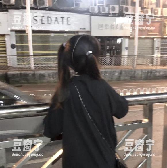 摇摇乐yoyo 摇摇乐yoyo的黑丝JK制服写真,我的目光不自觉就停留了…