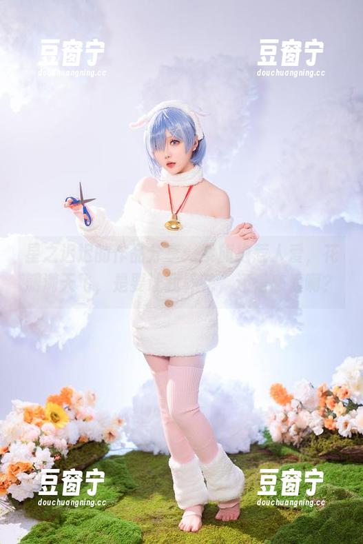 星之迟迟的作品分享：紫旗袍惹人爱，花瓣满天飞，是要让我养花，还是恋爱啊？