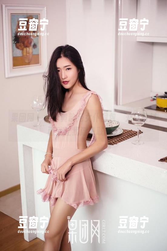 果团网 - 全套黄歆苑女仆图包，光是看封面就让我浮想联翩。