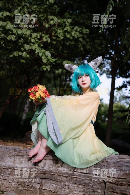 桃墨公子献上全新写真：“罗莎莉亚”脚步轻盈如梦