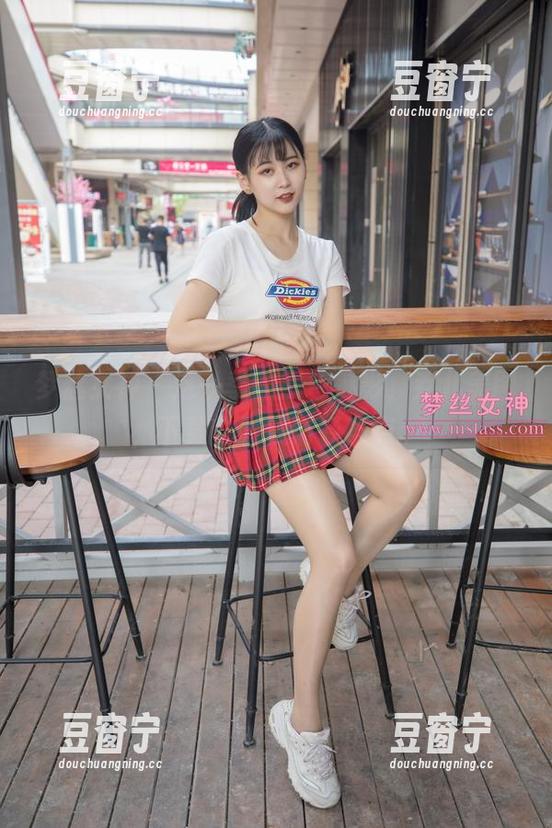 梦丝女神 - 这一季的黑色魅影，乔儿美图，下载的时候请轻声点。