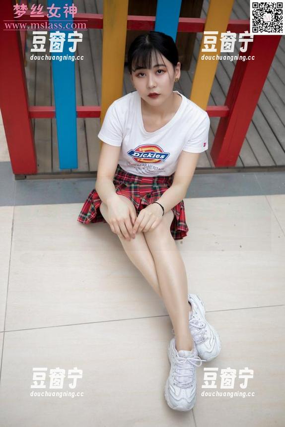 梦丝女神-刘诺 梦丝女神 - 原图怎么样?刘诺把圣诞的色调玩得很溜,让我想起了一个关于霞光的夏日梦。