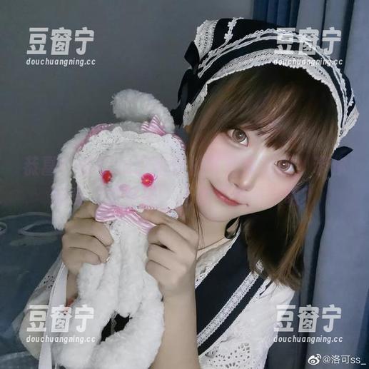 恭喜！洛可ss这轮自拍写真集更新，带你感受“自然美”还是“修图”呢？