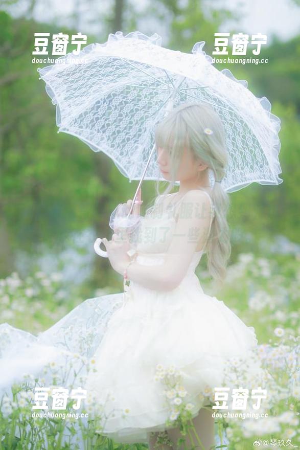 作品里清青琴玖的定制礼服让我想到，也许我在衣柜里找到了一些潜力股。