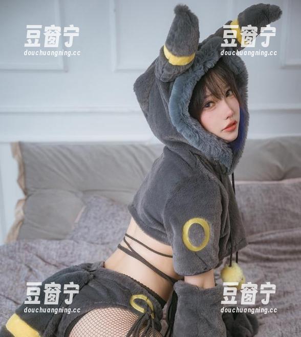 狐洛洛子写真得有多绝，女仆天使皮肤光滑如豆腐