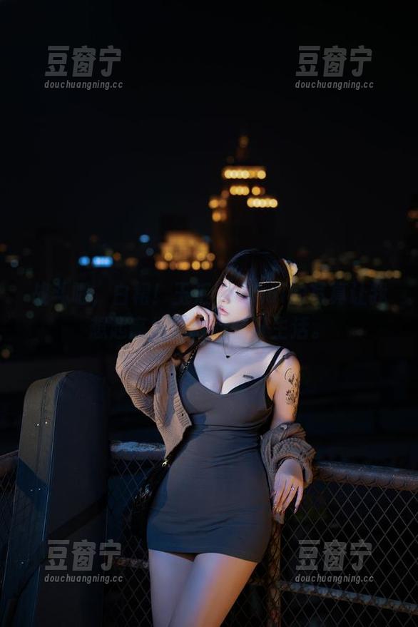战斗吧，白裙！玉汇yuuhui的写真让我想起高级定制的轻奢生活。