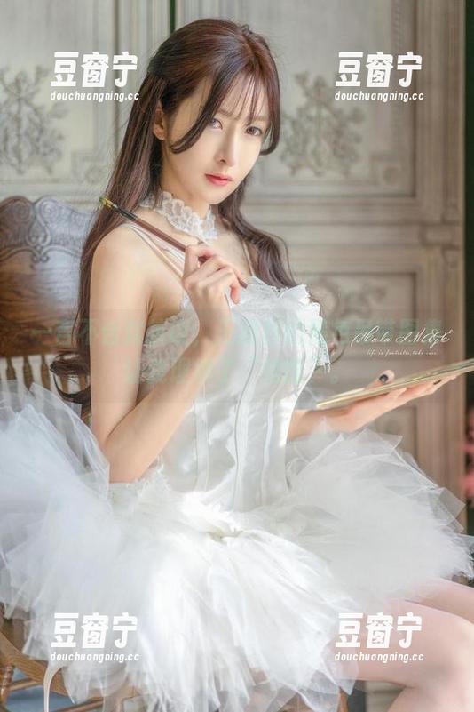 一言不合就抗议，王羽杉的黑色吊带图集让我理解了“炫酷”。