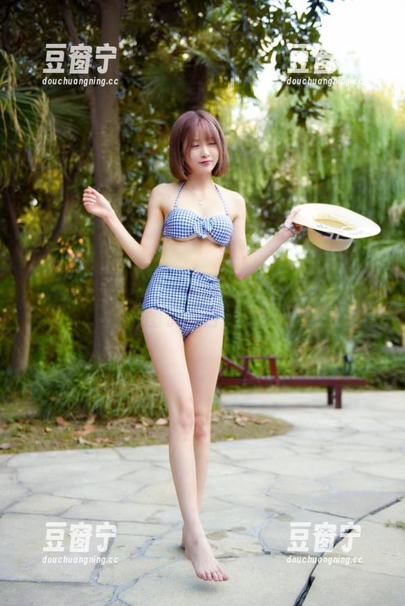 王羽杉 高清壁纸?王羽杉的制服写真,我已经截图了九百遍!