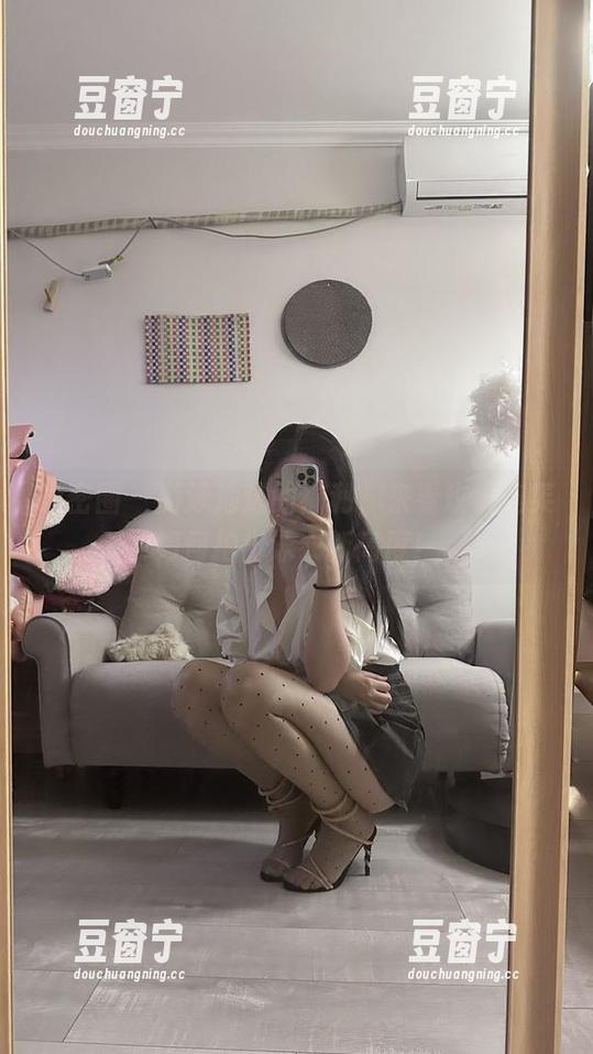玫桃泡芙 微密圈 - 游泳池边的福利,来看玫桃泡芙如何拍出泳衣新高度!