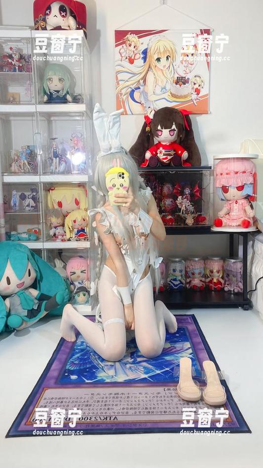 白栎Shirly 闪亮登场!白栎Shirly的私拍图片,探秘恶毒白兔的真实面目