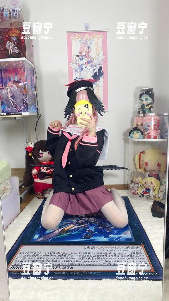 套图更新啦！一个简约的豹纹，白栎Shirly就能撑出新姿态。