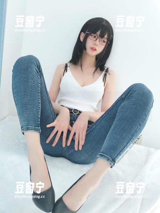 眼酱大魔王w 私拍时光机:眼酱大魔王w的D.VA女仆店图集,绝对让你始料未及!