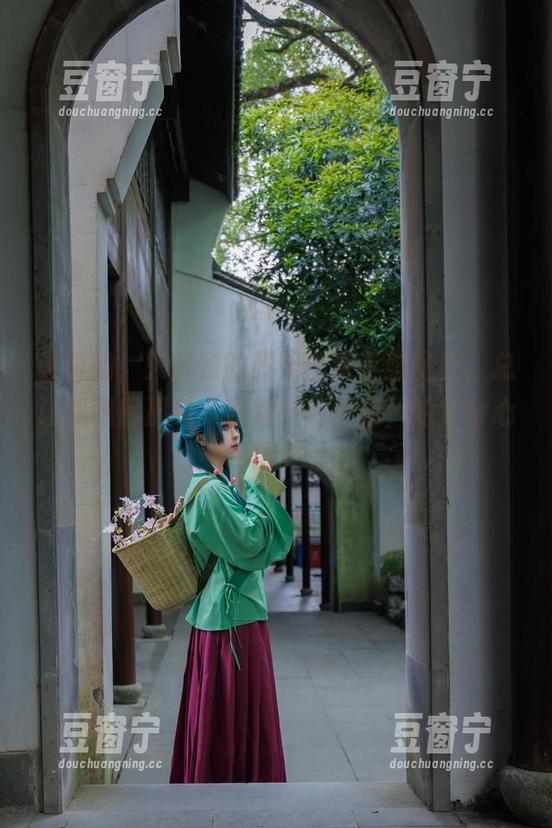 说真的，矢量鱼的雅努斯水手服写真，总让我想起那种“青春岁月已逝”的复杂心情。