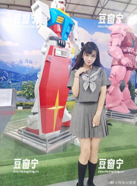 神探火狸狸的图包分享，明日方舟里，抓住岁红霞的可爱！
