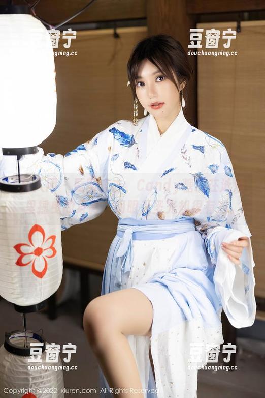 秀人网 - 原图直击，Candy糖糖在泳池里摇曳的身影，明明无圣光却很有戏。
